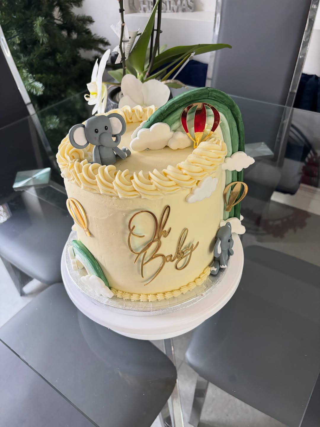 Baby shower cake detail — Cakes by Leila Instagram