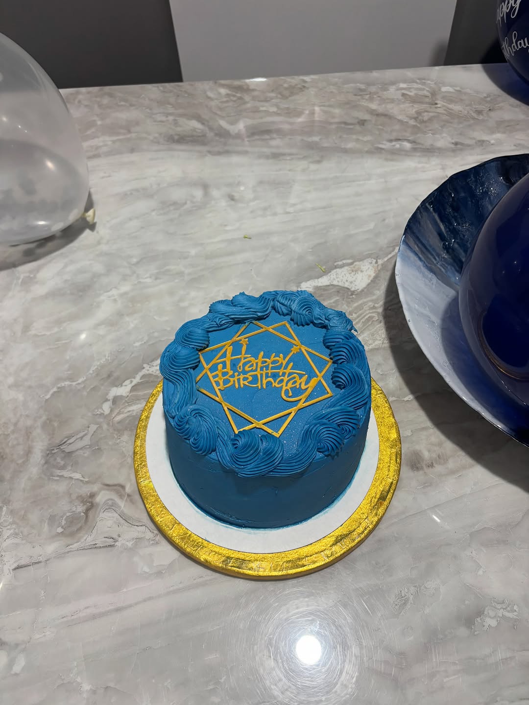 Blue birthday cake detail — Cakes by Leila Instagram