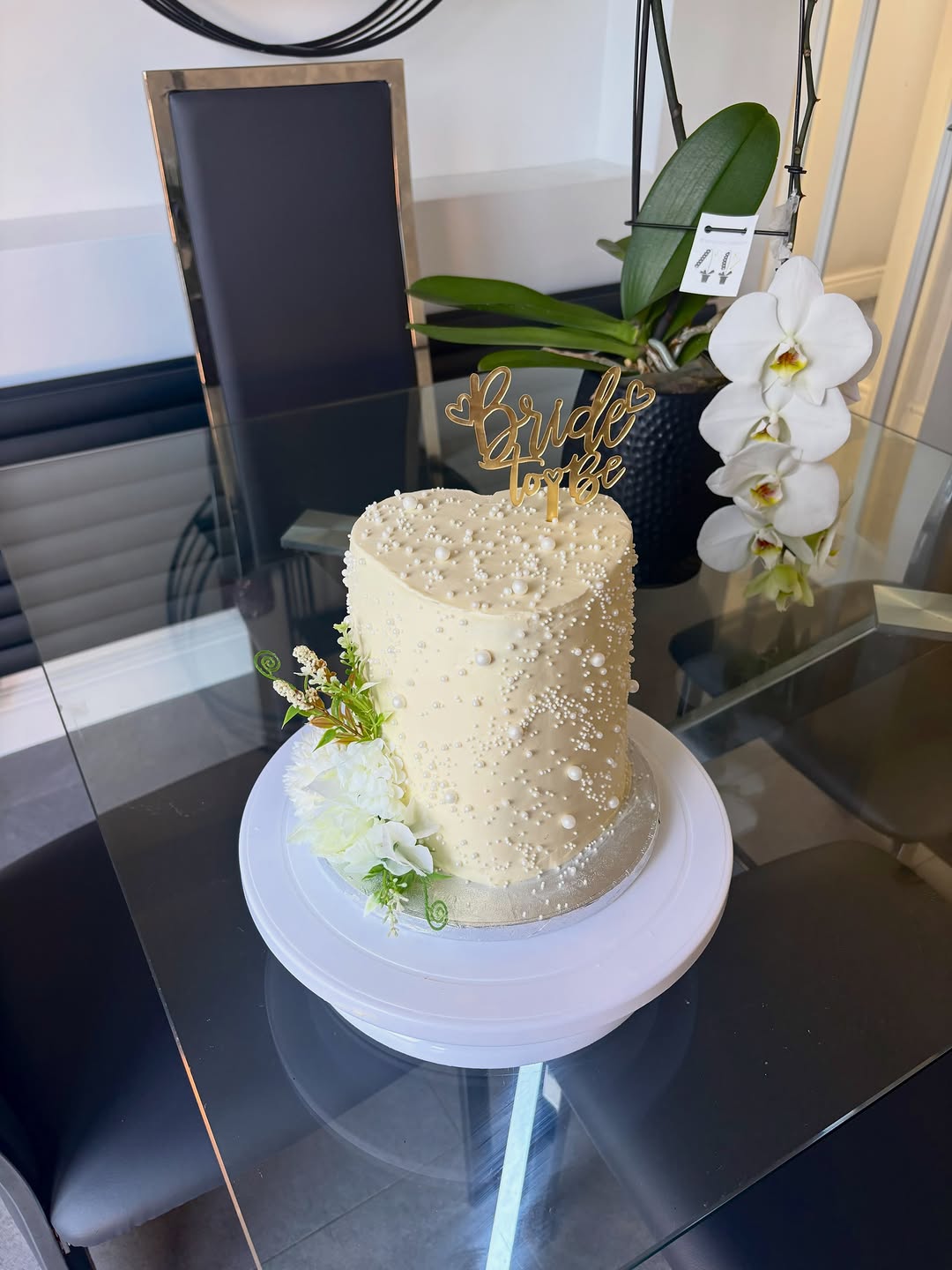 Pearly heart-shaped bridal shower cake with fresh white flowers, made by Cakes by Leila in Luton